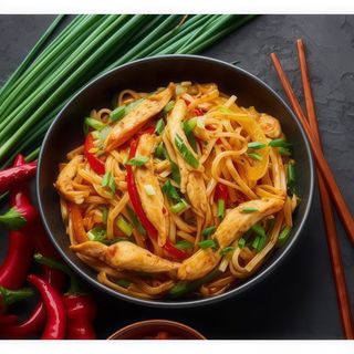 Tallarines Lo Mein Con Pollo En Salsa De Ostra