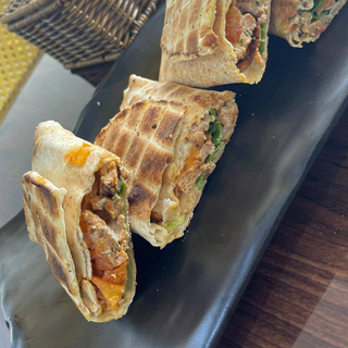 Panini Poulet على الفحم