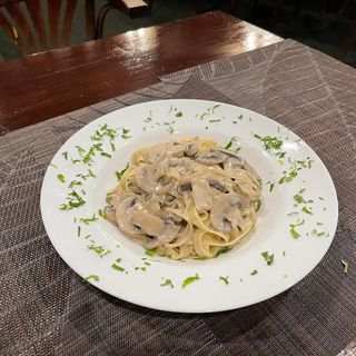 Tagliatelle cu smântână și ciuperci
