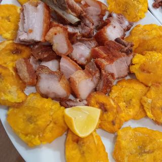 Chicharrón Con Fritos