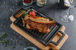 ღორის ნეკნი თაფლის სოუსით