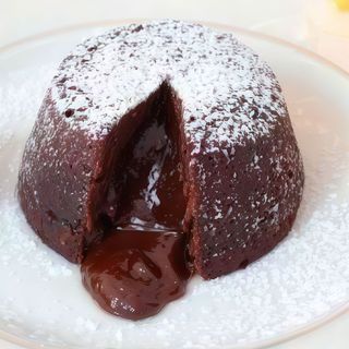 Tortino al cioccolato.con cuore di caramello salato