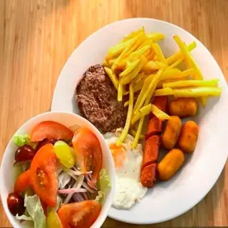 Hamburguesas (2 uds.), huevos fritos (2 uds.) y bacon