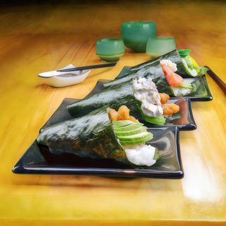 238. Temaki Anguila Con Aguacate
