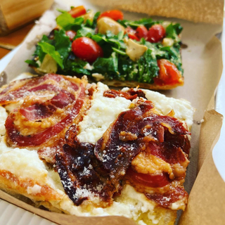 Pizza Rellena De Queso (8 Porciones)