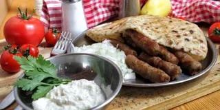 Ćevapi mala porcija + Jogurt