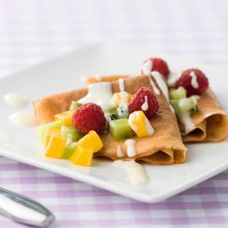 Crêpe de Fruta da Época e Mel