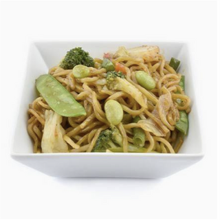 Noodles salteados con verduras picante