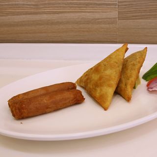 2 Samosa - 2 Sausage + white coffee