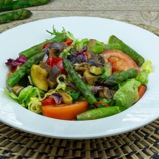 Misa grillowanych warzyw ze szparagami