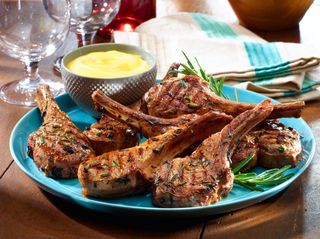 Chuletas De Cordero 5 piezas con patata asada