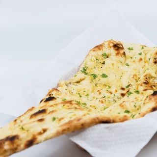 Pan Naan Con Ajo Y Chili