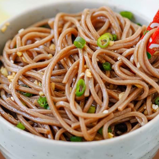 soba con gamberi