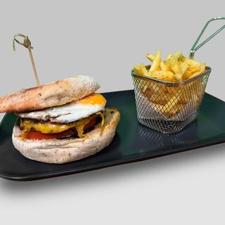 Tuga em Caco de Coentros e Alho