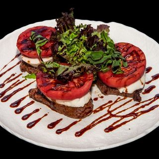 Салат говядина с моцареллой