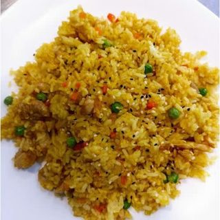 Arroz Frito Con Pollo Y Curry  