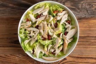 Insalata con tagliata di pollo