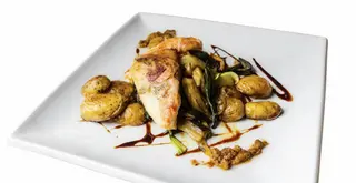 109 Pollo con verdure saltate alla piastra