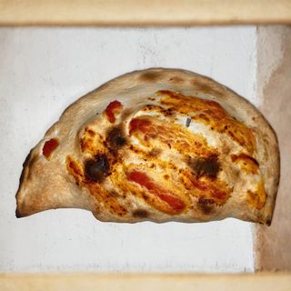 Panzerotto con tonno e cipolla