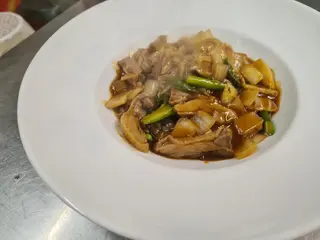 Pato Con Salsa De Curry Rojo