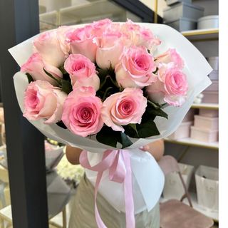 15 рожевих троянд