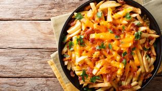 Ración De Patatas Cheese Bacon