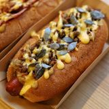 Баварія з яловичиною та овочевим релишем