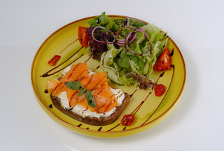 Брускетта с семгой и страчателлой (260 г)