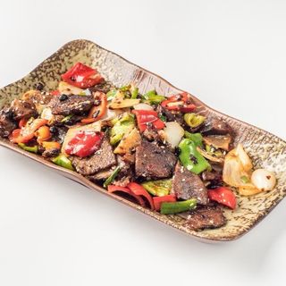 Говядина жареная в остром соусе