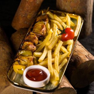 Куриный шашлычок с фри