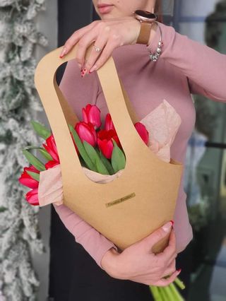 Gentuta cu 9 lalele rosii