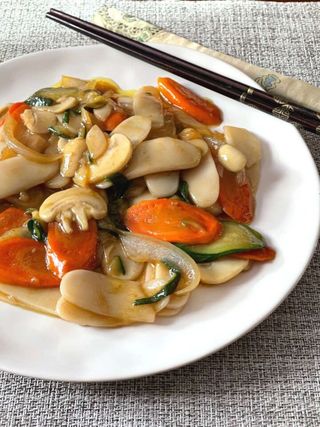 54 Gnocchi cinese saltati con manzo