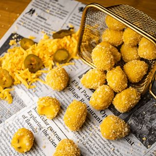 Cheddar bites con jalapeño