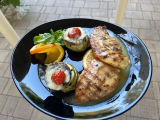 Piept de pui cu legume gratinate si sos de citrice