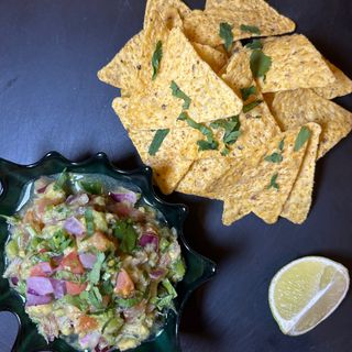 Homemade Guacamole & Totopos 