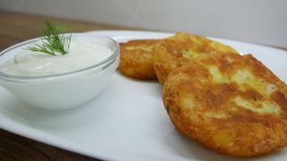 КАРТОФЕНИ КЮФТЕТА СЪС СИРЕНЕ 