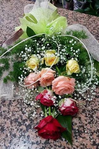 Fascio di rose stelo lungo