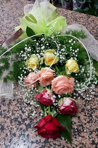 Fascio di rose stelo lungo