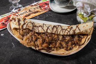Clatita Uriasa cu Nutella, mere rase si scortisoara