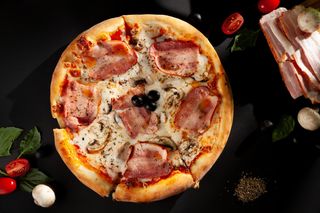 პიცა კაპრიჩოზა 8 ნაჭრიანი