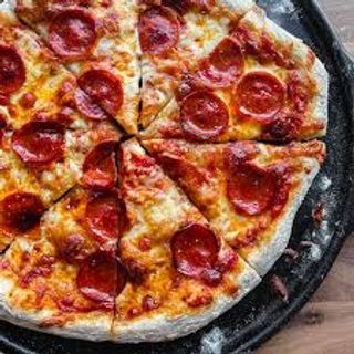 Pizza Pepperoni + canette Gratuite 