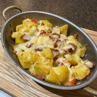 Пательня з картоплею та курочкою під сиром (300 г)