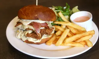 Chicken burger // ქათმის ბურგერი