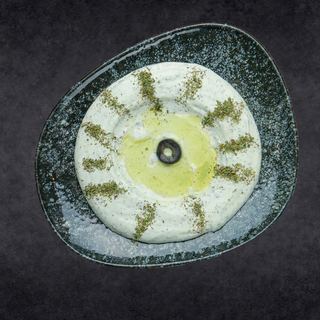 Labneh menta si usturoi