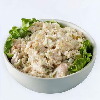 Ensalada De Pollo Con Piña Y Langostinos