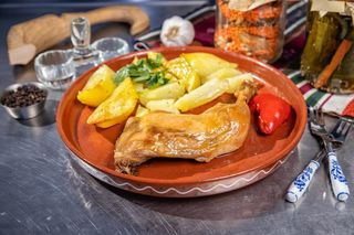 Pulpă de pui la cuptor cu cartofi cu rozmarin