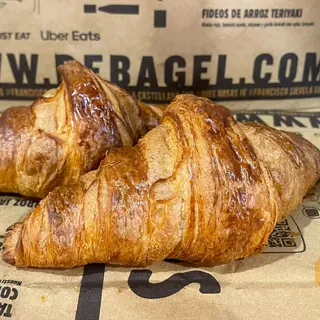 Croissant con Mantequilla y Mermelada