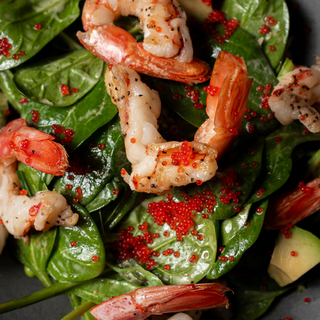Ensalada de langostinos y wakame 
