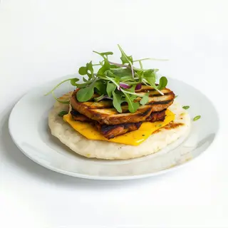 Arepa De Lomo De Cerdo Frito Con Queso Asado