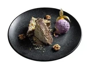 Багратіоні з чорничним морозивом (150/50g)